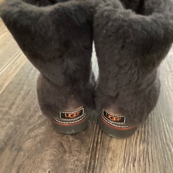 UGG Chocolate Suede Shearling Women Boots Size US 6 - Picture 5 of 9